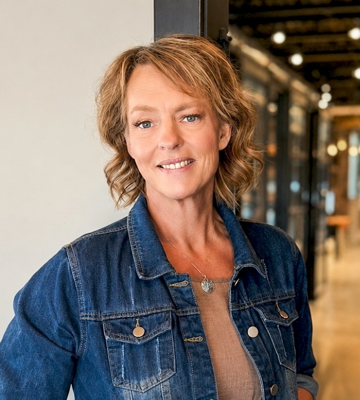 A headshot photo of Lead Licensed Account Manager, Stacy Jones, smiling at the camera